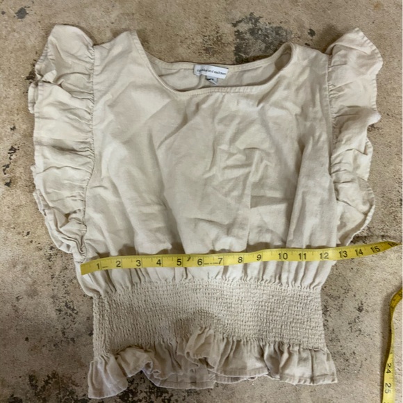 Linen Ruffled Smocked Cropped Blouse Top Shirt Medium Cupcakes & Cashmere -OBO - Picture 8 of 9